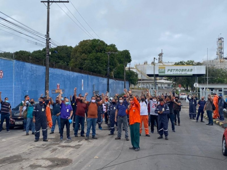 Contra o capitalismo, o fascismo e a opressão da burguesia e dos seus governos só existe um caminho: a resistência e a luta da classe operária e das massas!